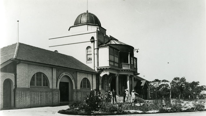 Historical image of Taronga Zoo Sydney's Heritage Archway (main entrance).