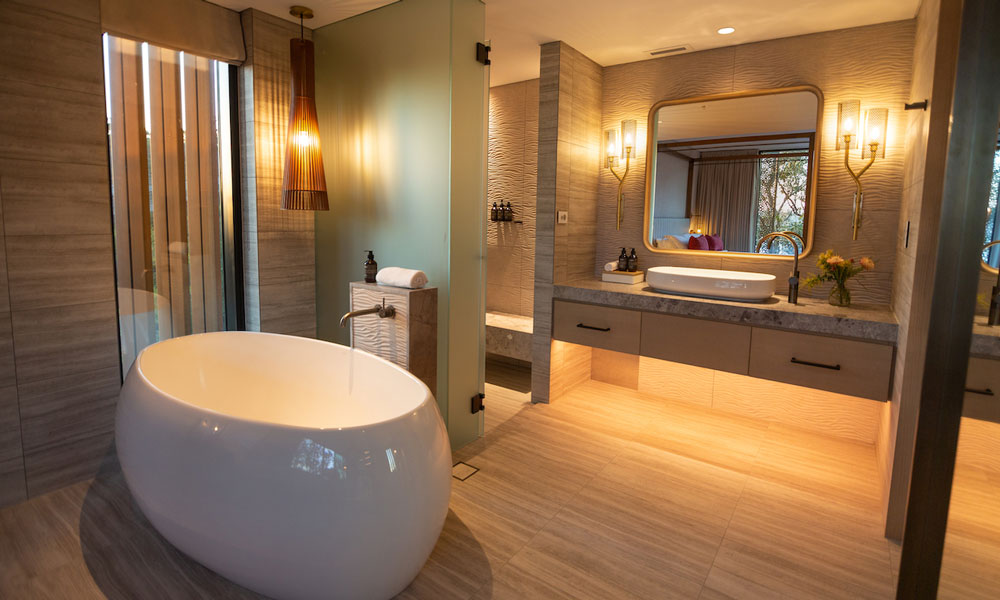 Ensuite and bathroom of the Treetop Suite at the Wildlife Retreat at Taronga.